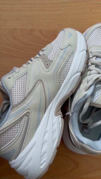 Fila Sneakers Size 4