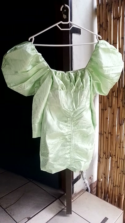 Lime  puffed sleeves dress