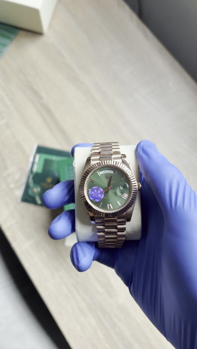 Rolex Day-Date 40 “Olive Green” dial in Everose gold 