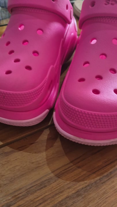 Bubble crush pink Crocs